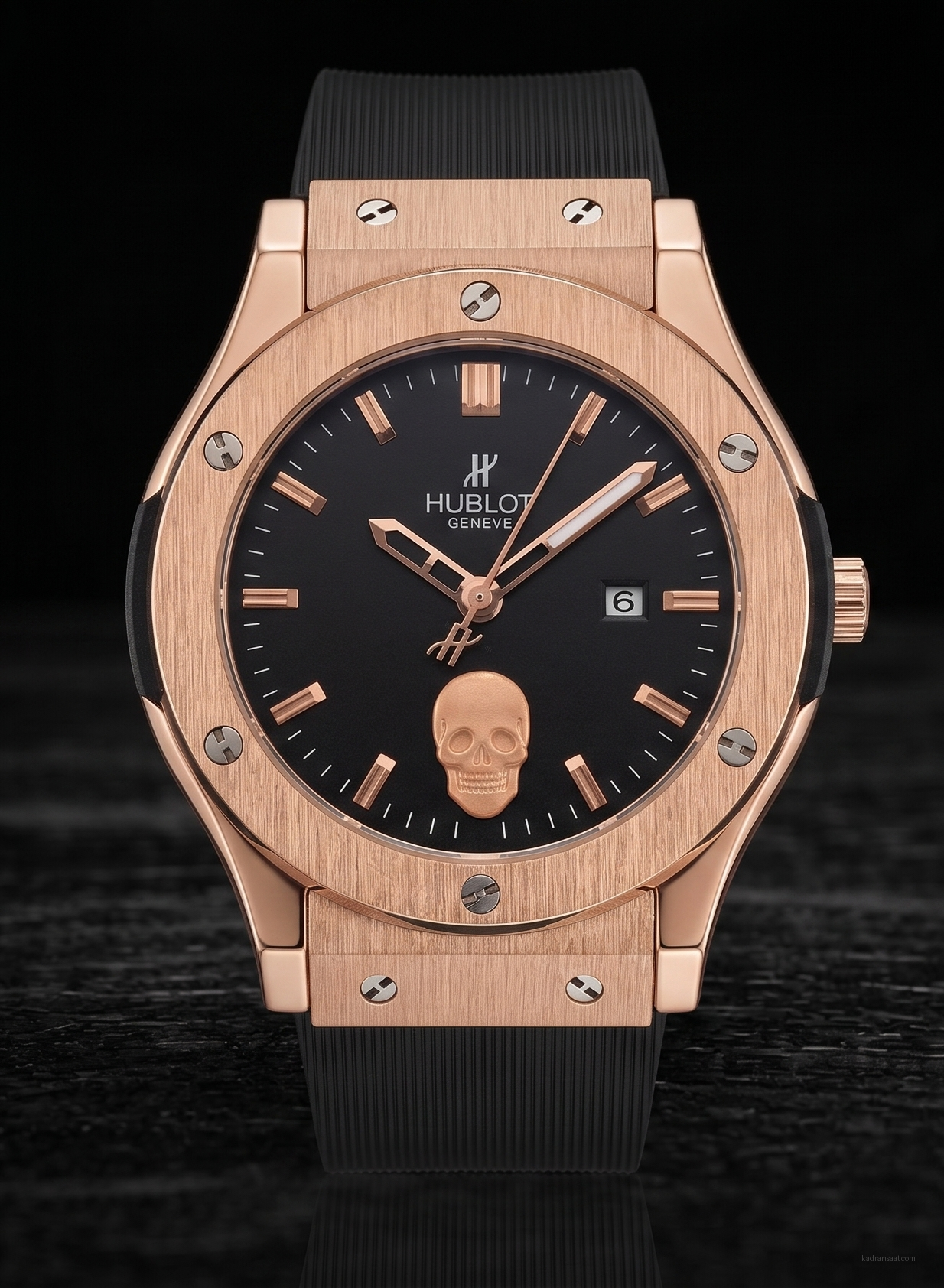 Büyük Kasa Rose Gold Kasa Kurukafa Detaylı Siyah Saat